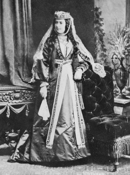 Gruzijas nacionālais tērps (67 fotogrāfijas): sieviešu tēls Gruzijas par meiteni, tradicionālo apģērbu gruzīnu 1353_3