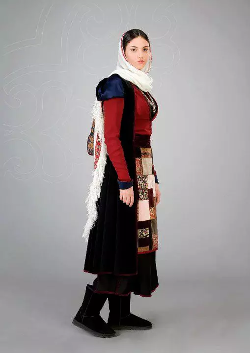 Georgian National Pak (67 foto's): Women's Afbeelding van Georgisch voor een meisje, traditionele outfit Georgian 1353_37