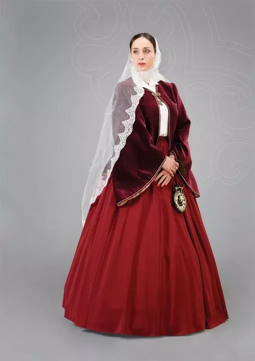 Siwt Genedlaethol Georgaidd (67 Lluniau): Delwedd Merched o Sioraidd ar gyfer merch, Georgian Outfit Traddodiadol 1353_40