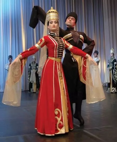 Gruusia rahvuslik ülikond (67 fotot): naiste pilti Gruusia tüdrukule, traditsioonilise komplekt Gruusia 1353_5