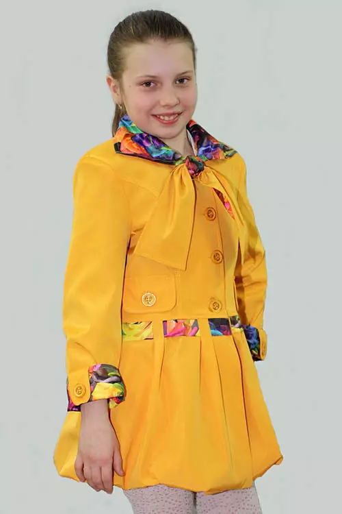 CLOAK за девојки на училиште (55 фотографии): Детски училишни модели на мантили 13543_27