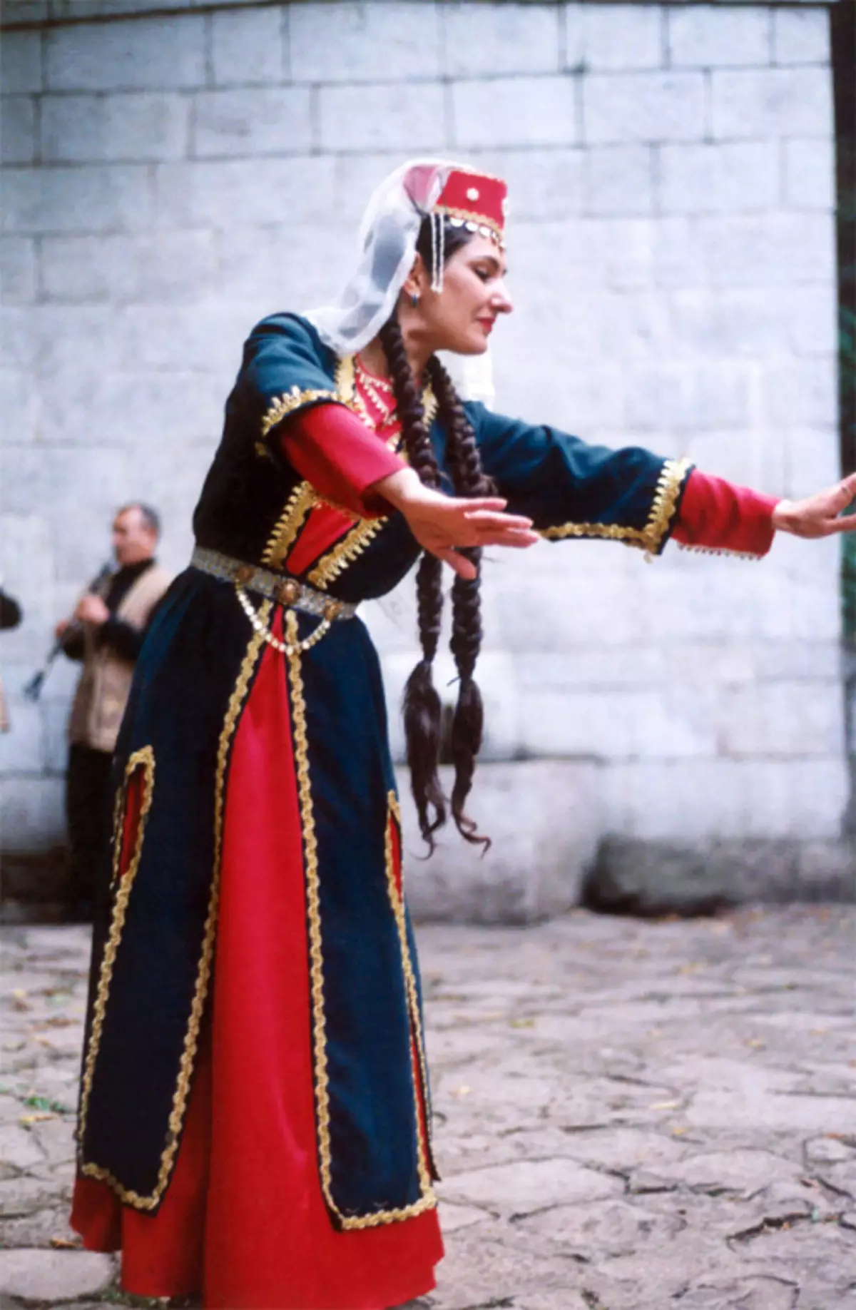 Армянский национальный костюм женский