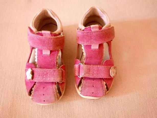 Sandals ji superfit û markayên din ên populer (40 wêne): Zarokên Indigo, 