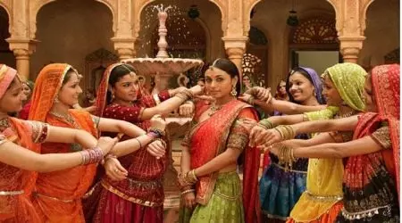 Bộ đồ Ấn Độ (79 hình ảnh): Trang phục quốc gia cho các cô gái và phụ nữ Ấn Độ cổ đại và hiện đại, trang phục theo phong cách Ấn Độ 1355_11
