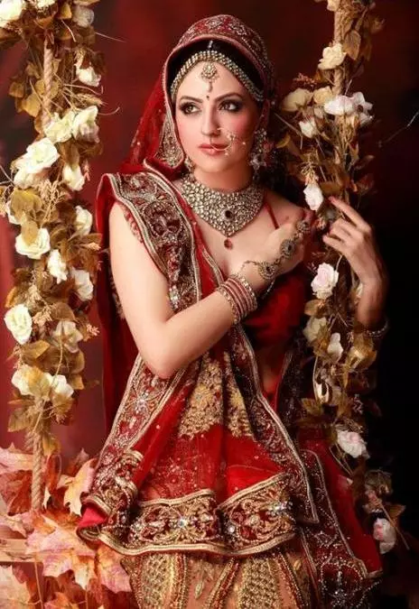 Indijska obleka (79 fotografij): Nacionalna obleka za dekleta in ženske v starodavni Indiji in moderni, kostum v indijskem slogu 1355_18