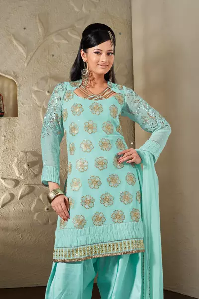 Bộ đồ Ấn Độ (79 hình ảnh): Trang phục quốc gia cho các cô gái và phụ nữ Ấn Độ cổ đại và hiện đại, trang phục theo phong cách Ấn Độ 1355_56