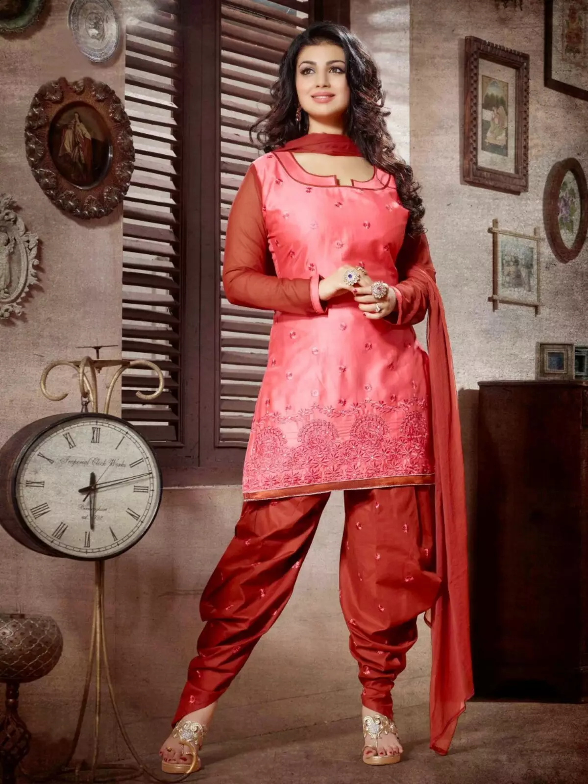 Indisk kostym (79 bilder): Nationell outfit för tjejer och kvinnor i antika Indien och modern, kostym i indisk stil 1355_60