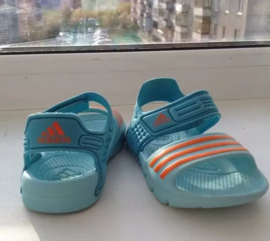 Barnas sandaler adidas (16 bilder): Komfortable modeller i barnehagen for en gutt og jenter, Akwah linje 13560_3