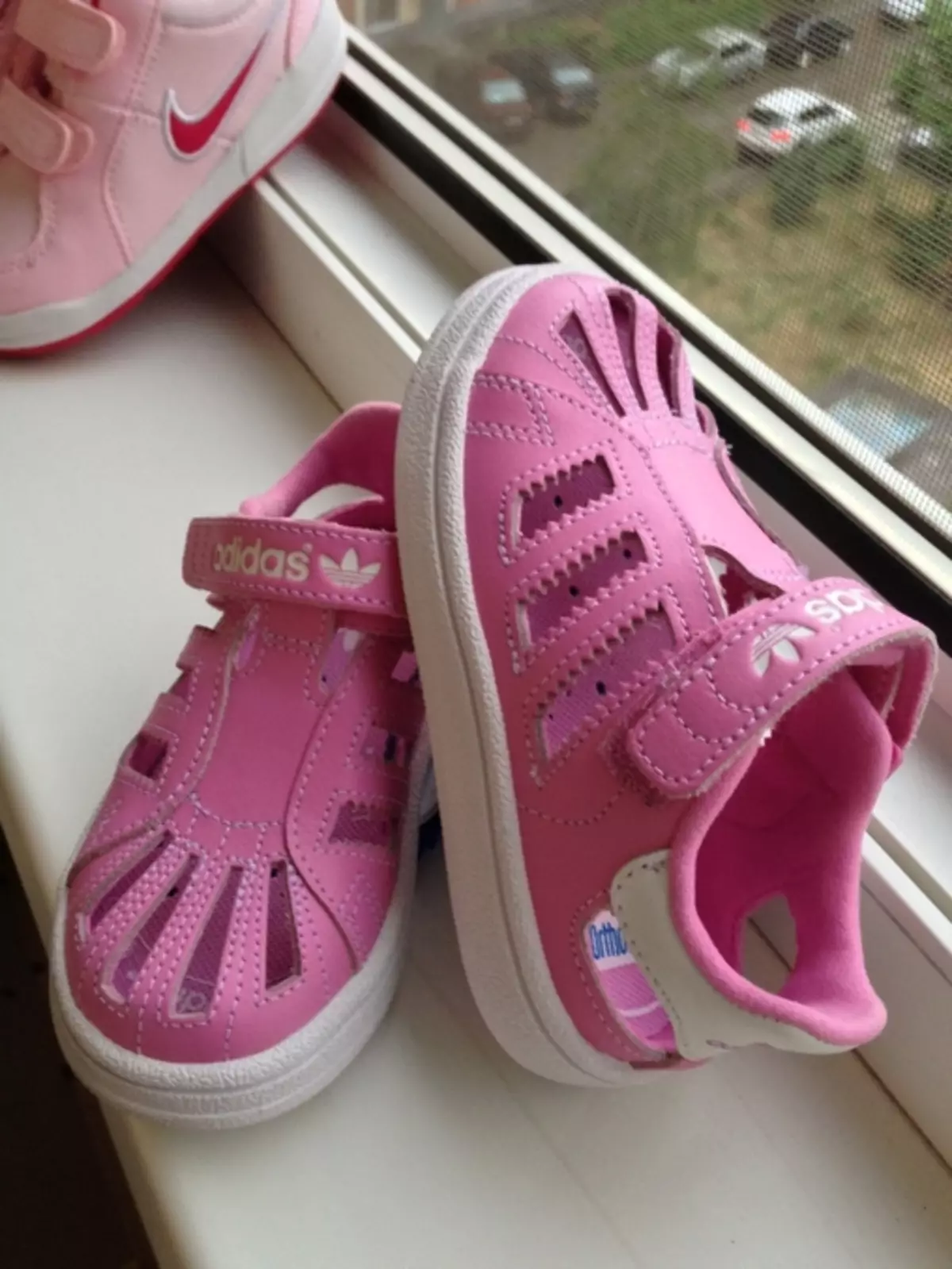Lasten sandaalit Adidas (16 valokuvaa): Mukavat mallit Kindergartenille pojalle ja tytöille, Akwah Line 13560_4