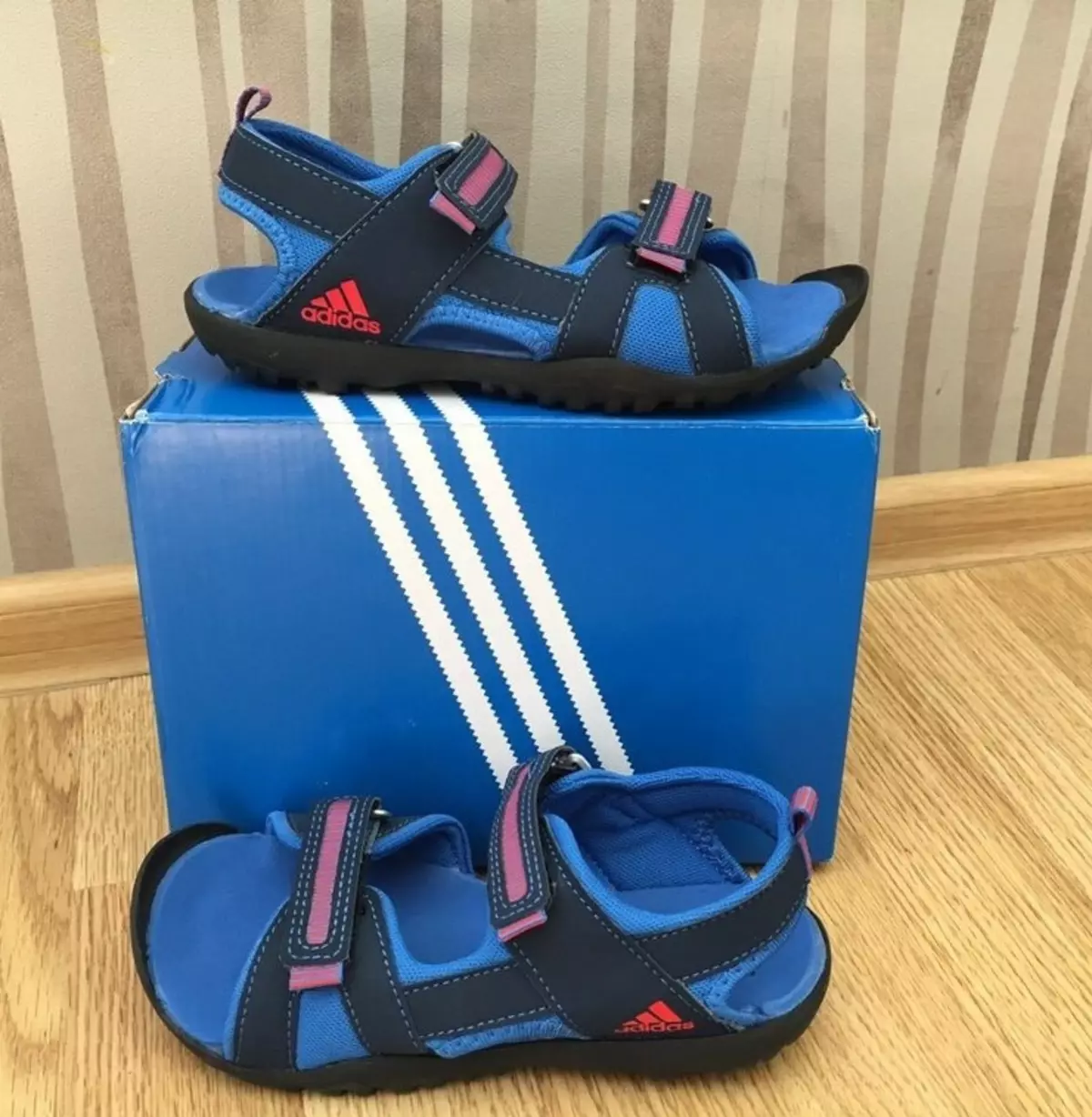 Sandalen voor kinderen Adidas (16 foto's): Comfortabele modellen in de kleuterschool voor een jongen en meisjes, AKWAH-lijn 13560_5