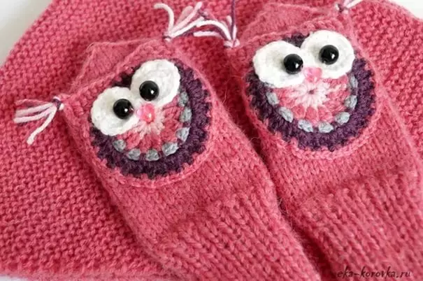 Anak-anak Mittens (127 Foto): Model Tahan Air Musim Dingin untuk Anak Perempuan, Ukuran Tabel untuk Anak-anak 13564_103