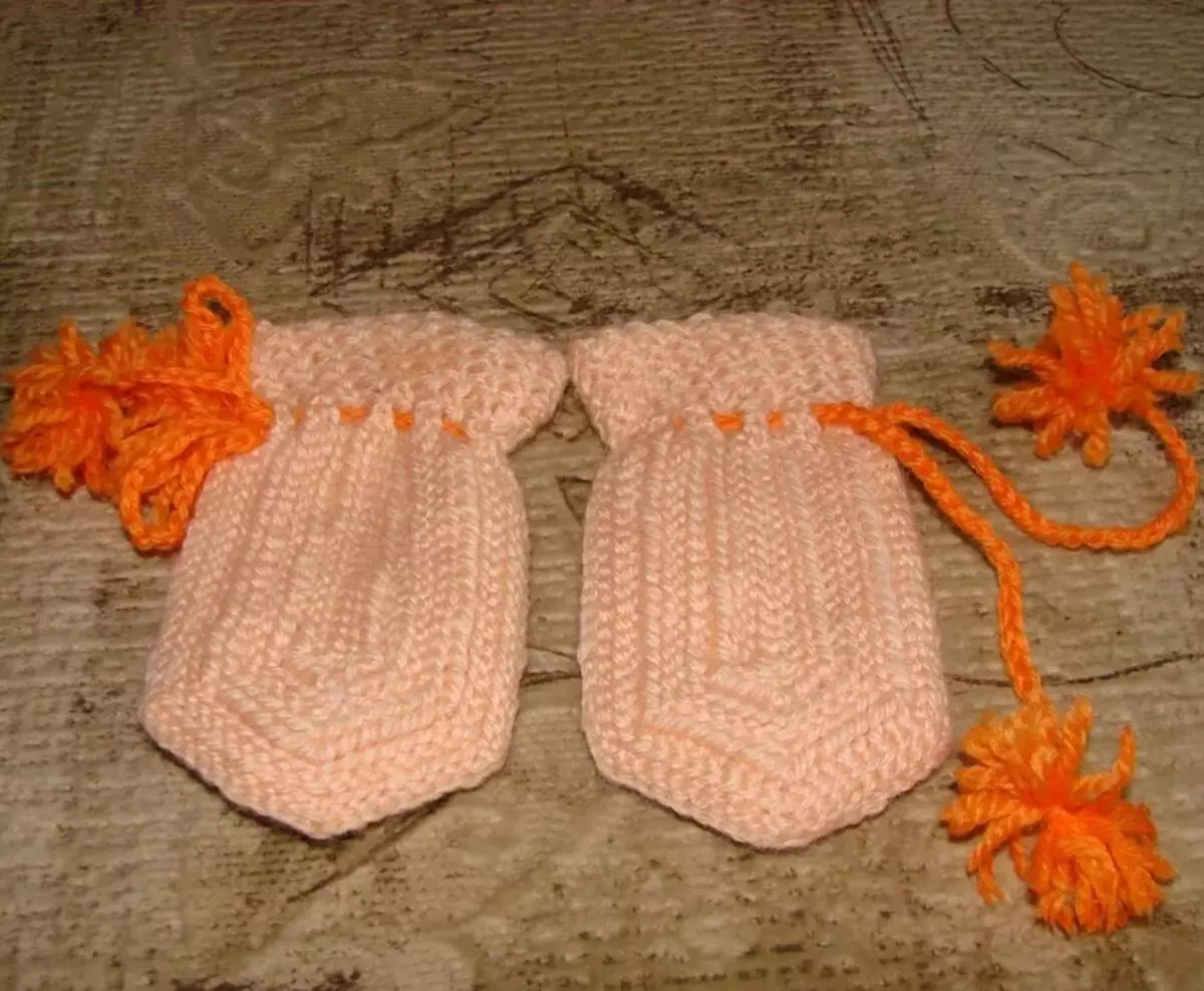 Anak-anak Mittens (127 Foto): Model Tahan Air Musim Dingin untuk Anak Perempuan, Ukuran Tabel untuk Anak-anak 13564_13