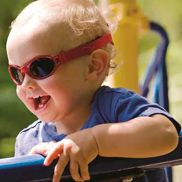 Lunettes de soleil bébé (73 photos): Sunglasses à la mode Véritable enfants, modèles pour enfants, protection solaire fiable 13566_25