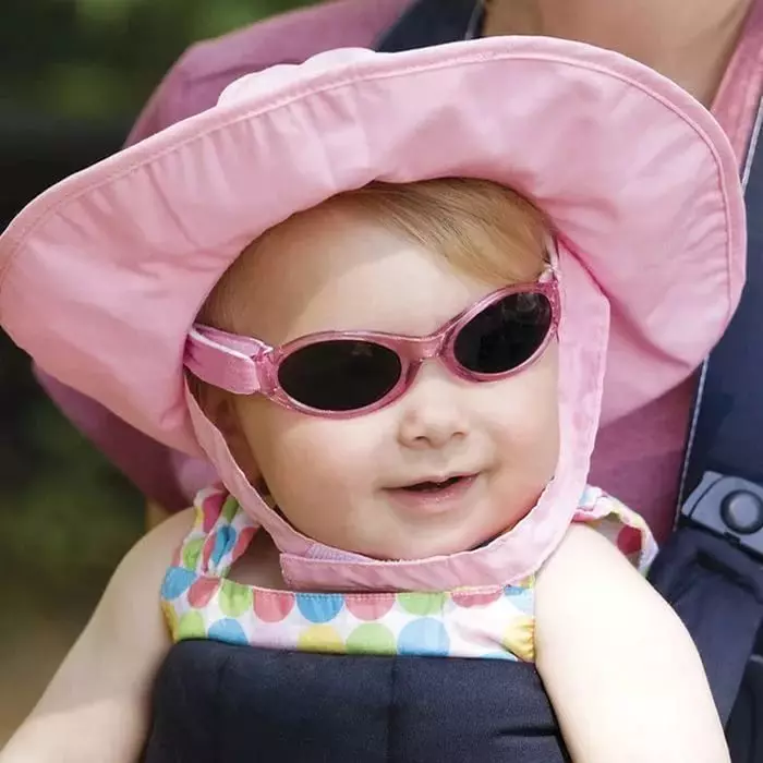 Baby Sunglasses (73 ფოტო): Trendy Sunglasses რეალური ბავშვები, მოდელები ბავშვებისათვის, საიმედო მზე დაცვა 13566_3