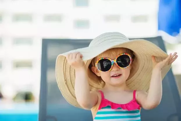 Baby-Sonnenbrillen (73 Fotos): Trendige Sonnenbrille echte Kinder, Models für Kinder, zuverlässiger Sonnenschutz 13566_30