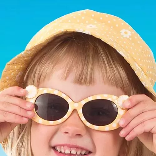 Bayi Sunglasses (73 Foto): Trendi Sunglays, Model kanggo bocah-bocah, Model kanggo bocah, Perlindhungan Sun sing dipercaya 13566_4