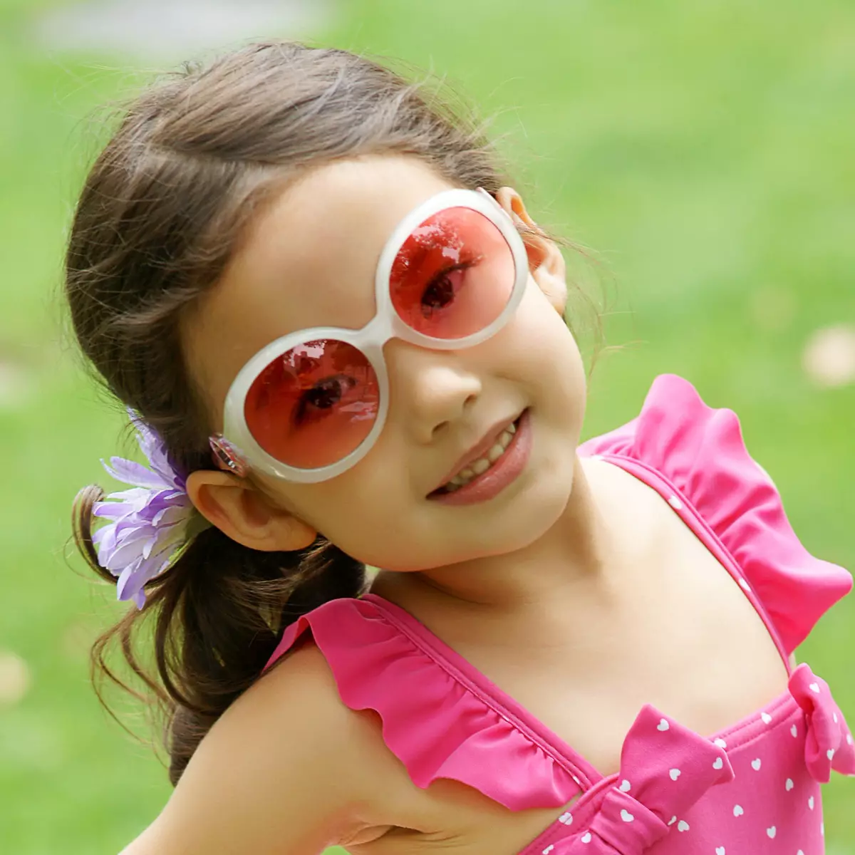Baby Sunglasses (73 foto): Sunglasses Trendi Anak-anak Nyata, Model untuk Anak-anak, Perlindungan Matahari yang andal 13566_47