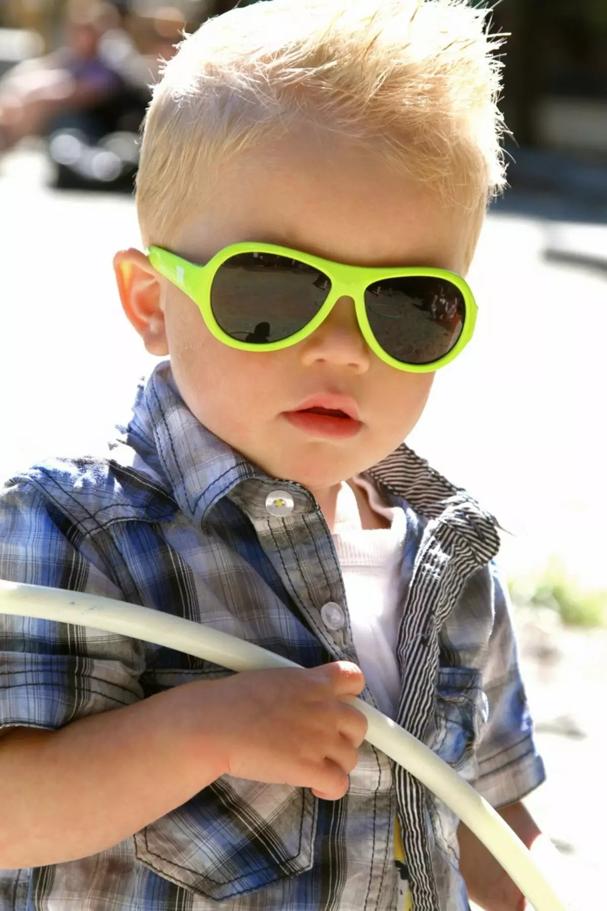 Bayi Sunglasses (73 Foto): Trendi Sunglays, Model kanggo bocah-bocah, Model kanggo bocah, Perlindhungan Sun sing dipercaya 13566_64