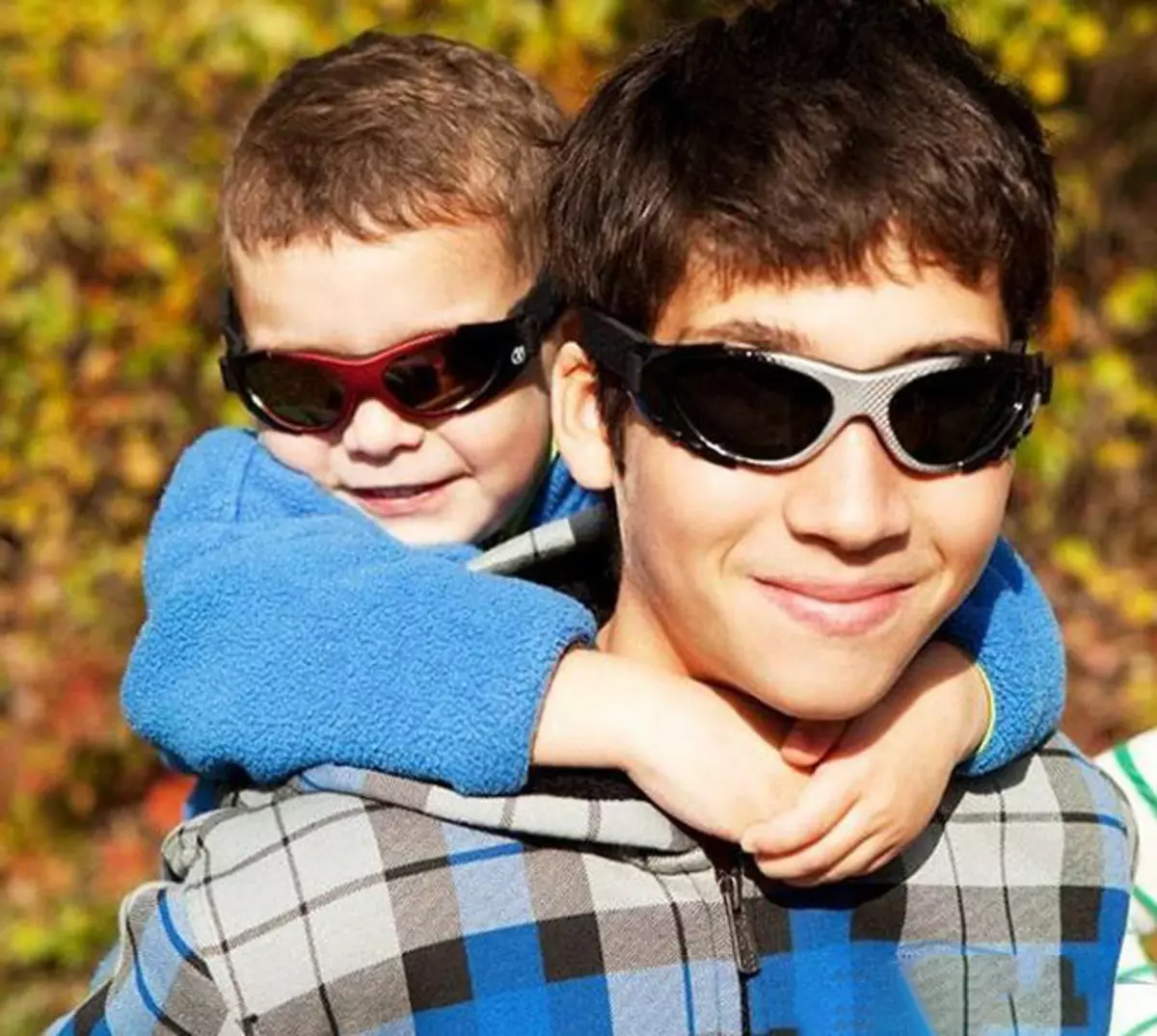 Babyzonnebril (73 foto's): Trendy zonnebril echte kinderen, modellen voor kinderen, betrouwbare zonbescherming 13566_71
