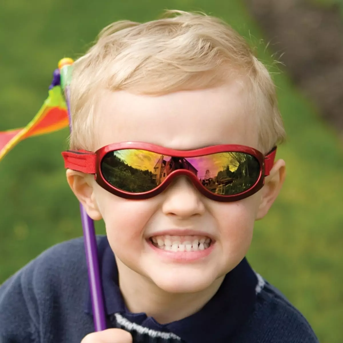 Lunettes de soleil bébé (73 photos): Sunglasses à la mode Véritable enfants, modèles pour enfants, protection solaire fiable 13566_9