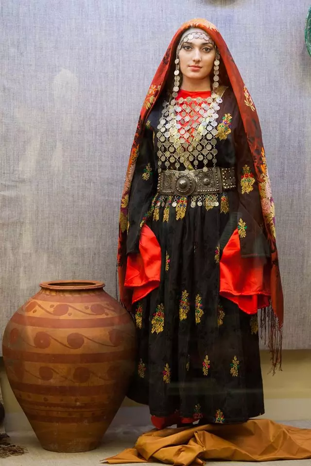لباس ملی Dagestan (34 عکس): لباس سنتی زن و مردانه Dagestan 1356_11