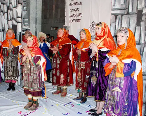 National costume sa Dagestan (34 litrato): Tradisyonal nga babaye ug sa mga tawo ni Dagestan outfit 1356_15
