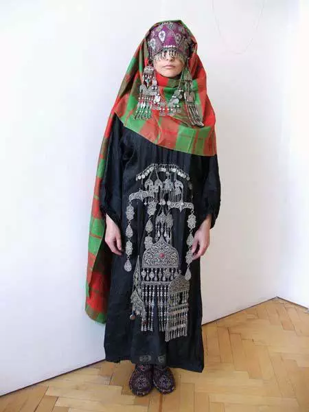 Krajowy strój Dagestanu (34 zdjęcia): Tradycyjna kobieta i męska strój Dagestan 1356_19