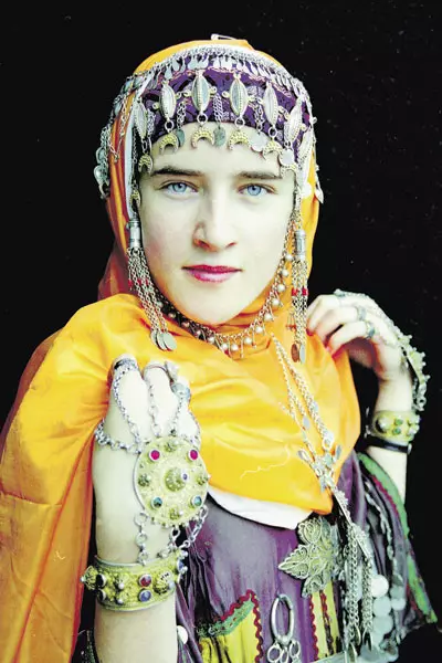 National Costyme of Dagestan (34 bilder): Tradisjonell Kvinne og Menns Dagestan Outfit 1356_23