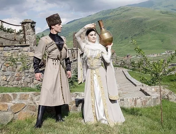 Dagestans nationale kostume (34 billeder): Traditionelle kvindelige og mænds daestan outfit 1356_26