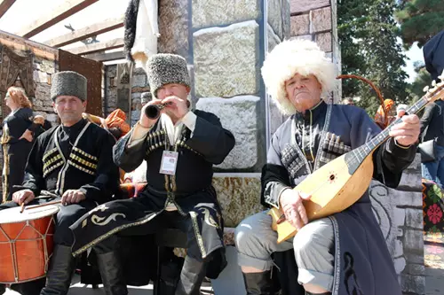 Kansallinen puku Dagestan (34 kuvaa): perinteinen nainen ja miesten dagestan asu 1356_28