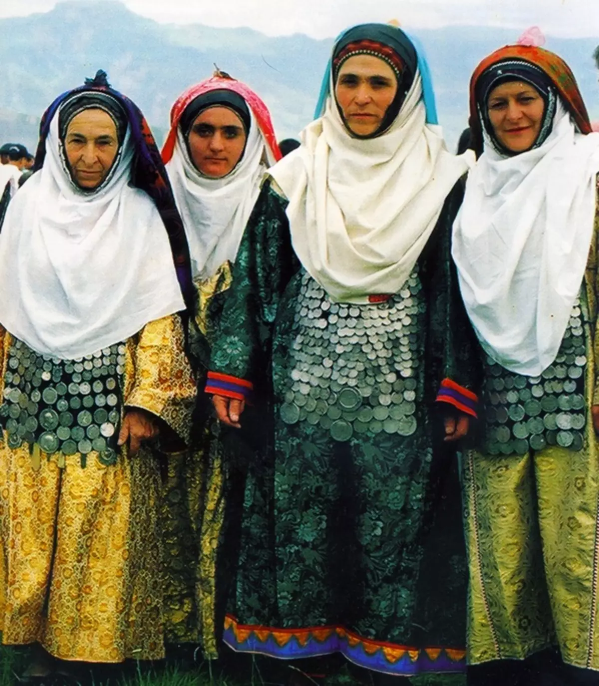 Национални костим Дагестана (34 фотографије): Традиционална женска и мушки дагестан одећа 1356_30