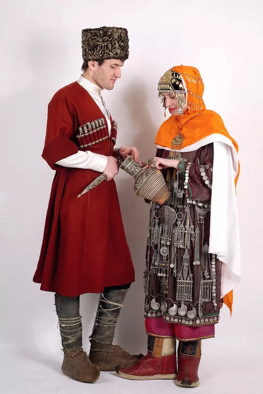 Национални костим Дагестана (34 фотографије): Традиционална женска и мушки дагестан одећа 1356_4