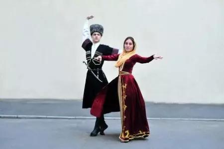 Dagestan (34 ဓါတ်ပုံ) ၏အမျိုးသားဝတ်စုံ: ရိုးရာအမျိုးသမီးနှင့်အမျိုးသားများရဲ့ Dagestan မတ်မတ် 1356_5