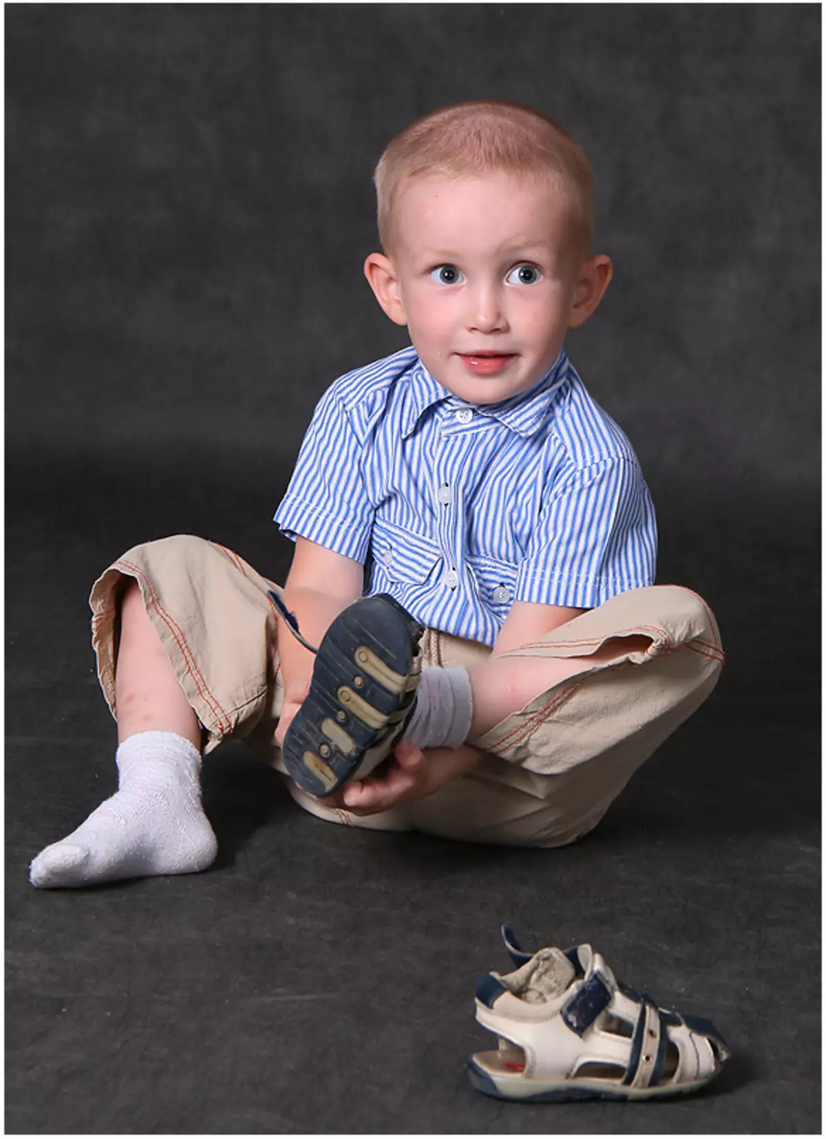 Мальчик в ботинках