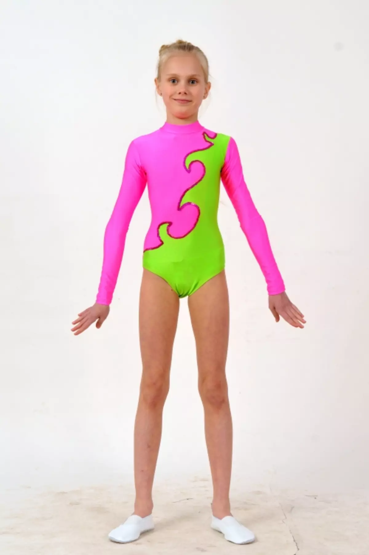 Maudymosi kostiumėlis šokių mergaitėms (69 nuotraukos): vaikų sporto modeliai choreografijai 13574_36
