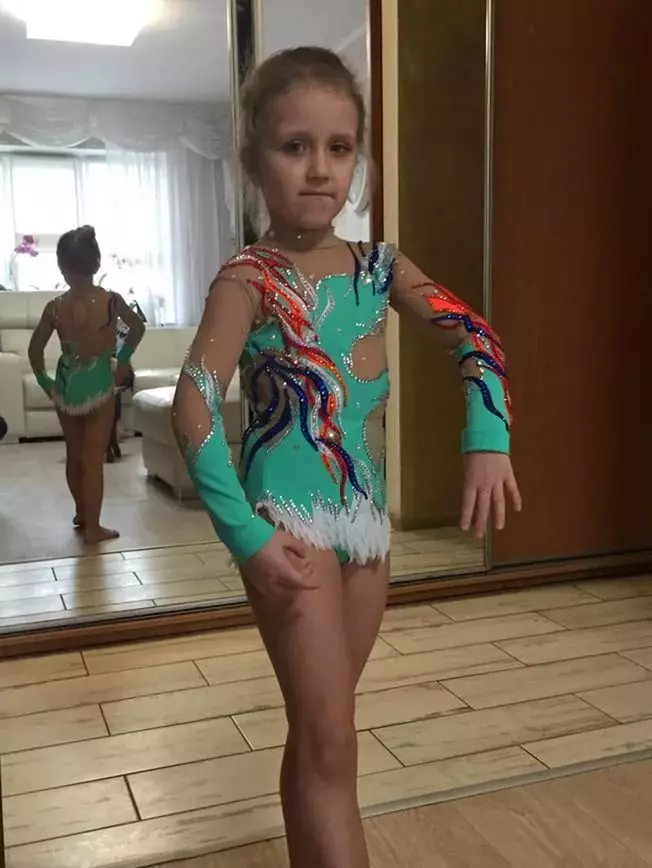 Swimsuit for ცეკვა გოგონებისთვის (69 ფოტო): ბავშვთა სპორტული მოდელები ქორეოგრაფიის 13574_44