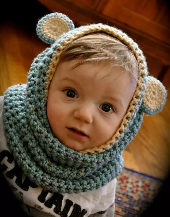 बच्चों के स्कार्फ और टोपी (35 तस्वीरें) सेट करें: बच्चों के लिए मिट्टेंस और दस्ताने, सर्दी सेट 13576_12