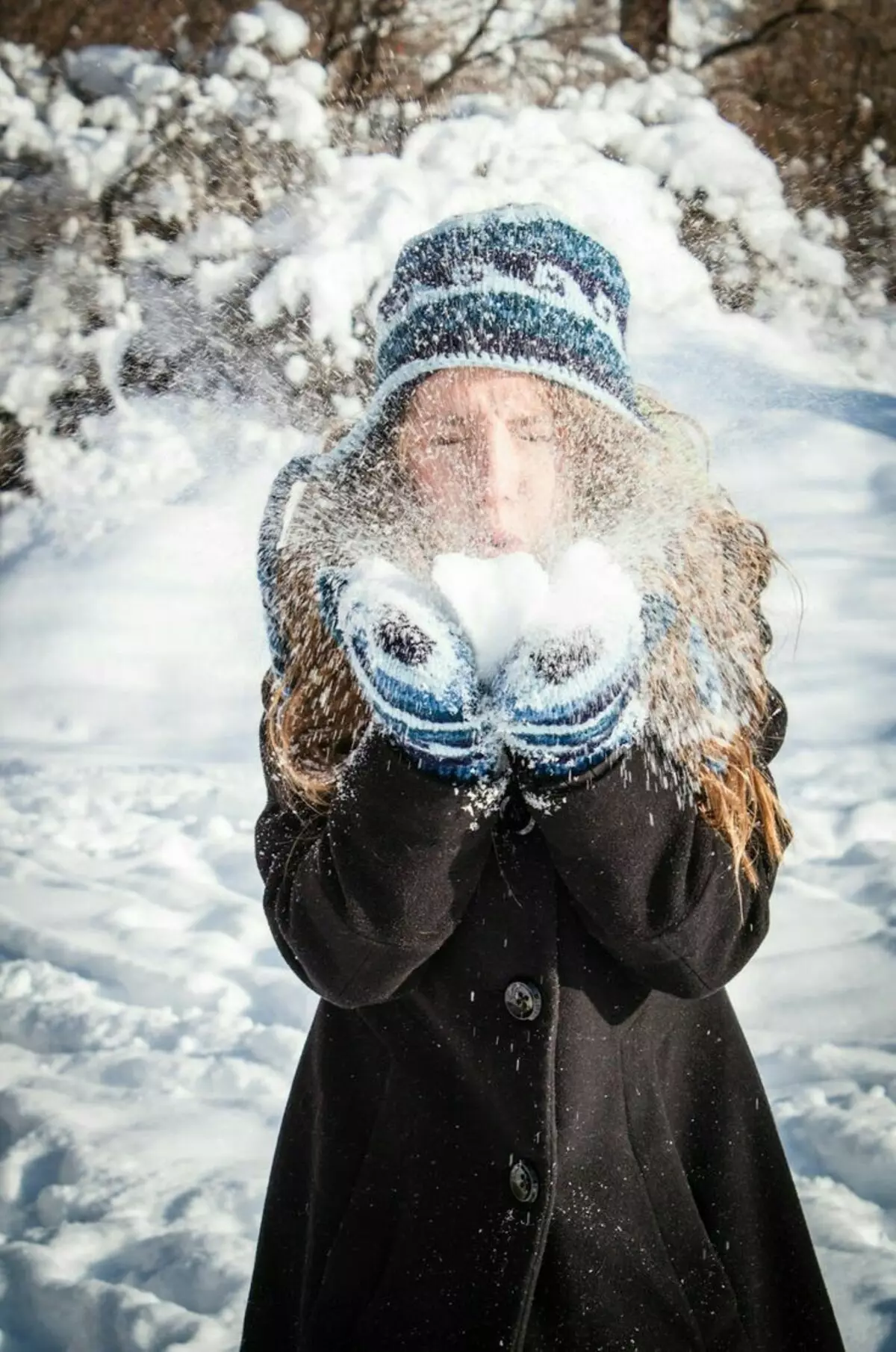 Set of children's scarf and a cap (35 photos): Mittens and gloves for children, winter set 13576_19