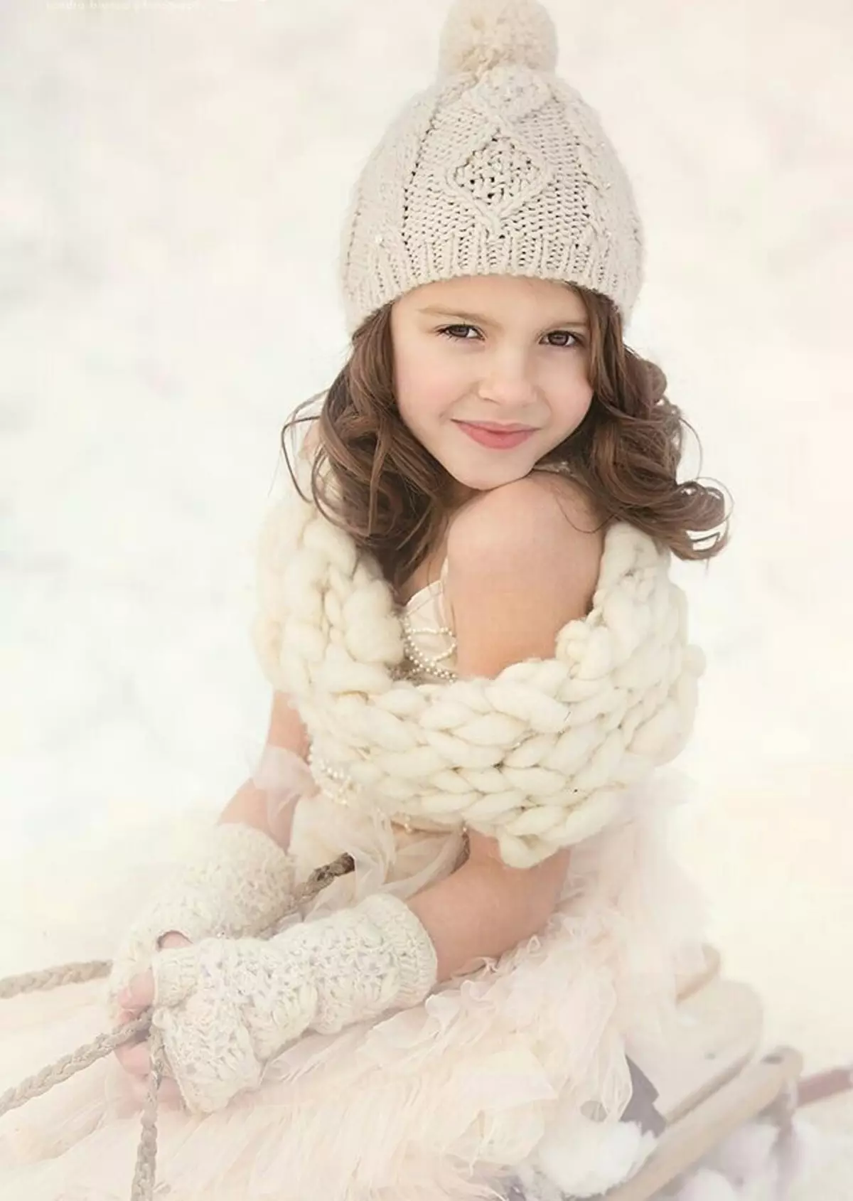 Aseta lasten huivi ja hattu (35 kuvaa): Lapsien käsineet ja käsineet, talven sarja 13576_20