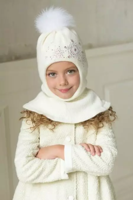 Vendosni shall dhe kapelë për fëmijë (35 foto): dorashka dhe doreza për fëmijët, grupi dimëror 13576_25