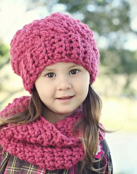 Set of children's scarf and a cap (35 photos): Mittens and gloves for children, winter set 13576_4