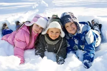 Dječje čizme Aljaska (70 fotografija): Zima za djevojčicu Give Melange i Plava radosna, dimenzionalna mreža i recenzije o originalu Aljaske 13577_16