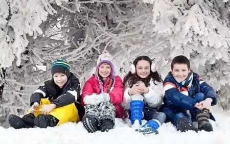 Dječje čizme Aljaska (70 fotografija): Zima za djevojčicu Give Melange i Plava radosna, dimenzionalna mreža i recenzije o originalu Aljaske 13577_22
