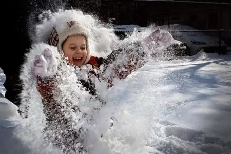 Dječje čizme Aljaska (70 fotografija): Zima za djevojčicu Give Melange i Plava radosna, dimenzionalna mreža i recenzije o originalu Aljaske 13577_23