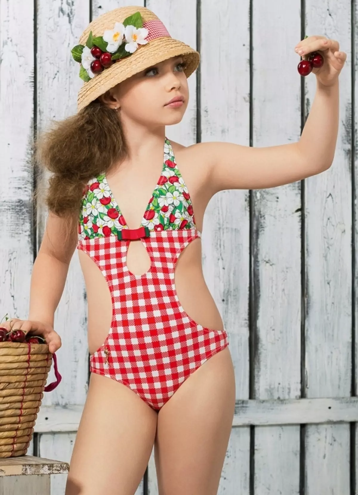 Barnens badkläder (122 foton): Modeller för tjejer och barn, fusion, stickad, vit 13579_120