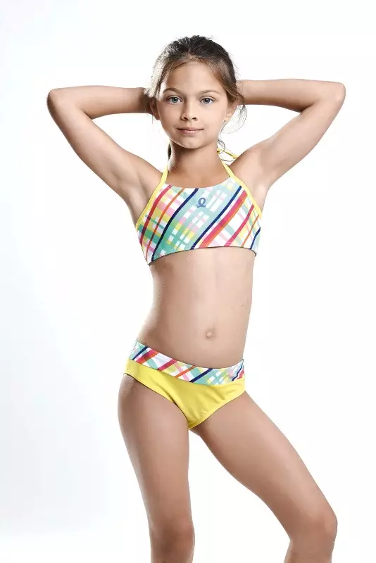Barnens badkläder (122 foton): Modeller för tjejer och barn, fusion, stickad, vit 13579_31