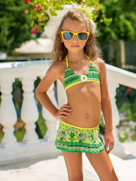 Barnens badkläder (122 foton): Modeller för tjejer och barn, fusion, stickad, vit 13579_42