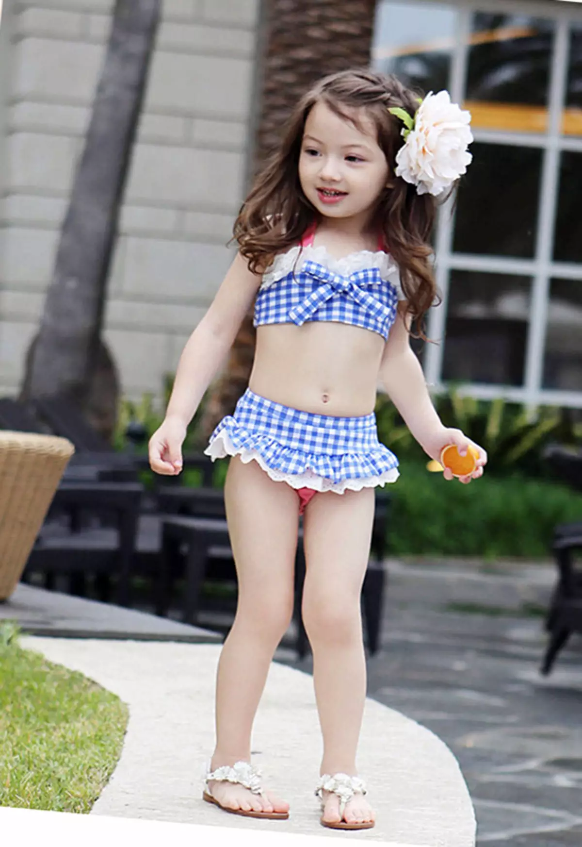 Barnens badkläder (122 foton): Modeller för tjejer och barn, fusion, stickad, vit 13579_68