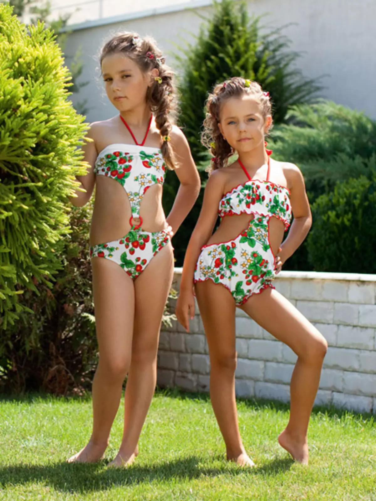 Barnens badkläder (122 foton): Modeller för tjejer och barn, fusion, stickad, vit 13579_74