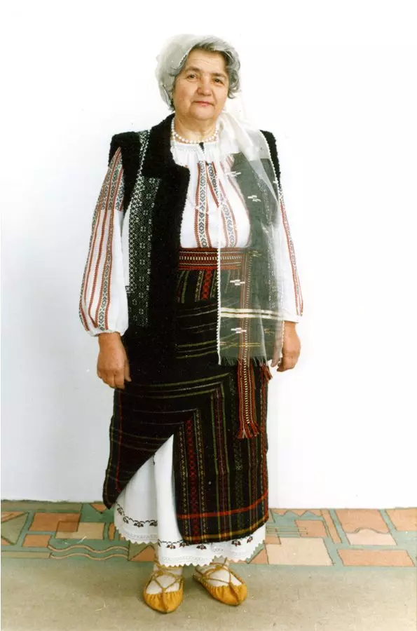 Moldova milli kostyum (75 şəkil): Moldova xalqının ənənəvi qadın materialı, xalq tarixi Moldovalı paltar